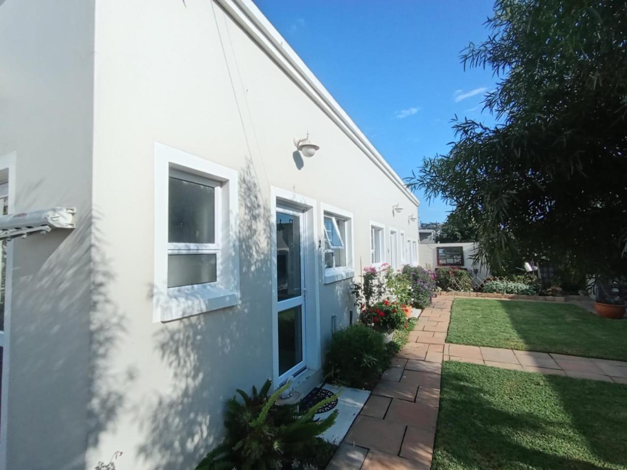 Urban Manor Bed & Breakfast Port Elizabeth Exterior photo