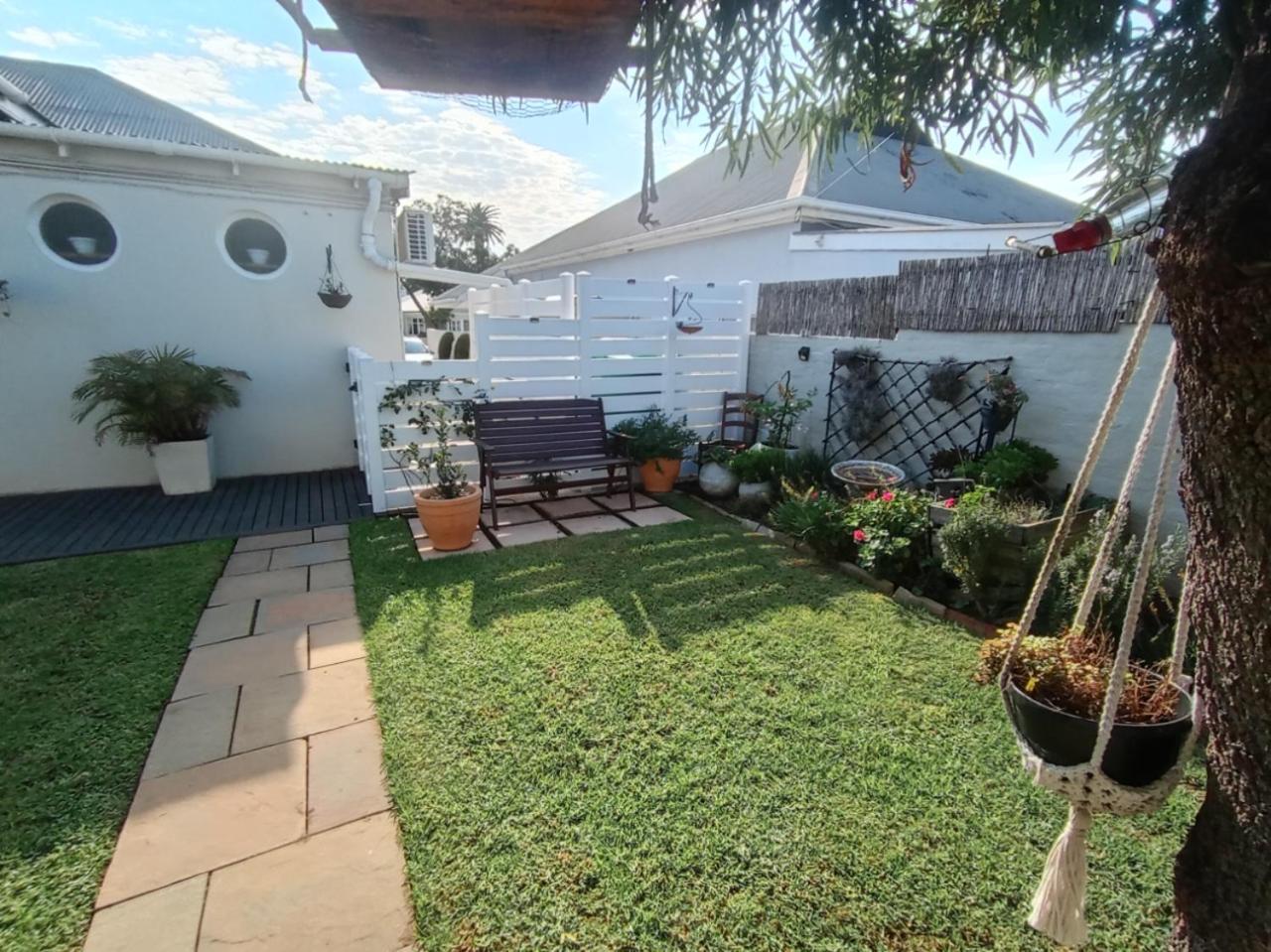 Urban Manor Bed & Breakfast Port Elizabeth Exterior photo